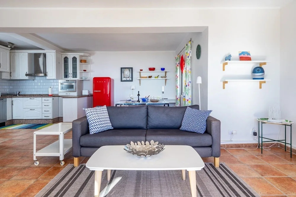 Lovely Beachfront Apartment with Sunny Balcony Ref 35