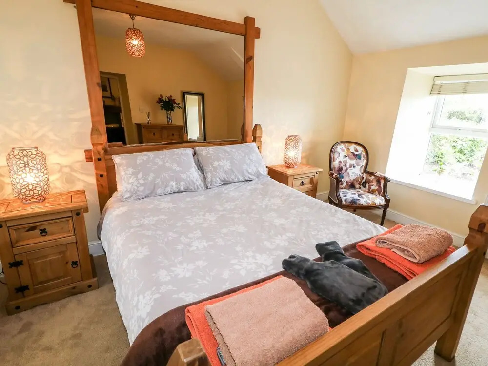 Whispering Willows - The Thatch, Carndonagh