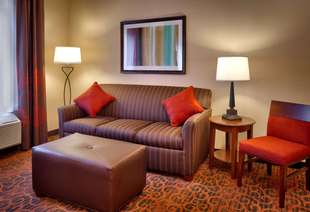 Hampton Inn Omaha/West Dodge Road, Old Mill