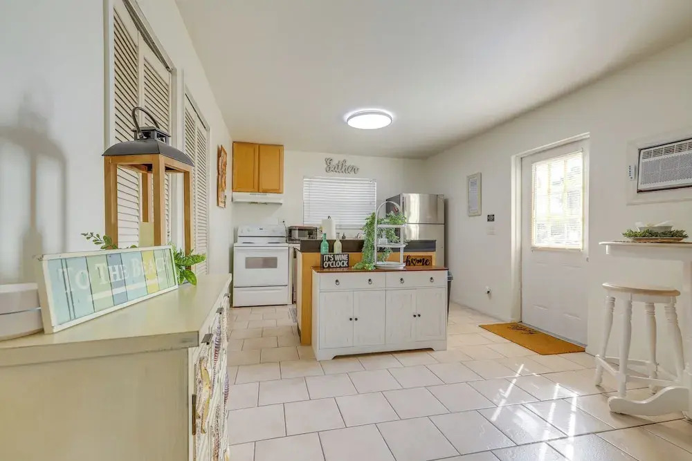 1 Block to Dtwn! Walkable Stay in Stuart
