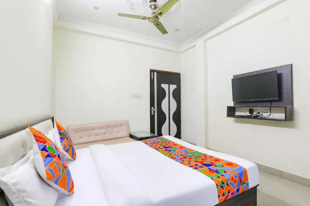 OYO 4998 Sara Residency