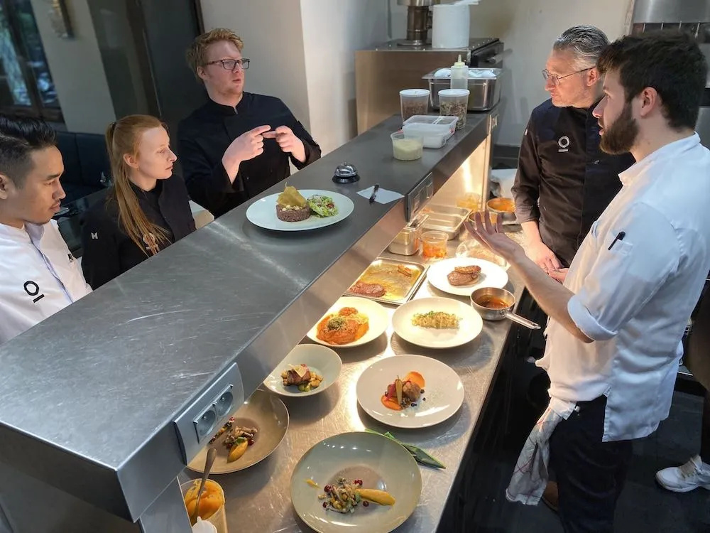 Hotel The Fourth - Tafelrond