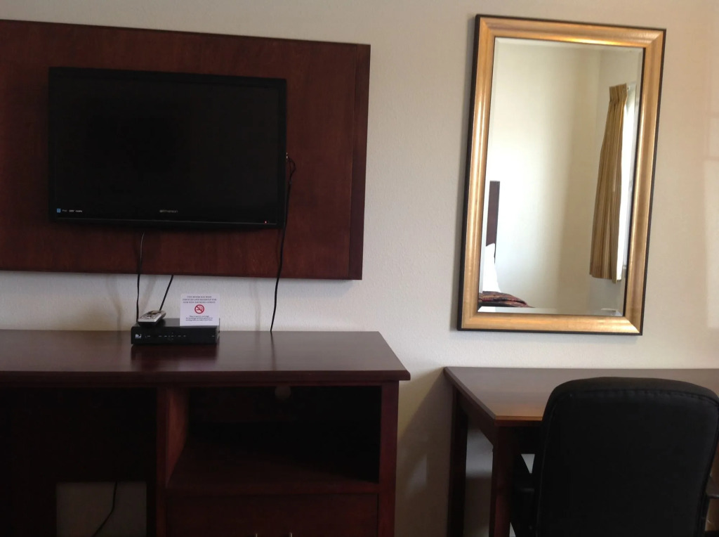 America Inn & Suites