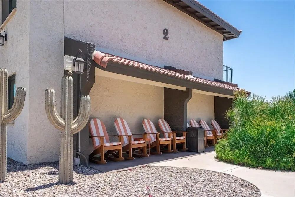 205 Fully Furnished 1BR Suite-Prime Location! by RedAwning