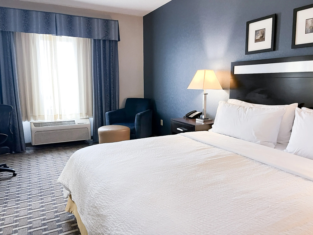 Holiday Inn Express & Suites Morton Peoria Area by IHG