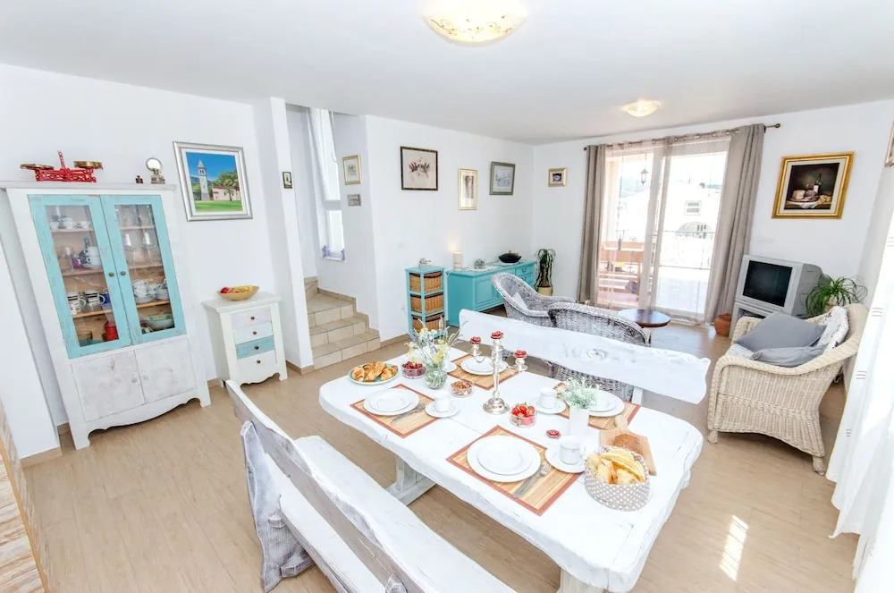 House Anela