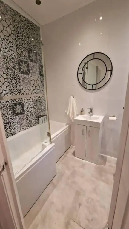 Inviting 3-bed Apartment in Newcastle Upon Tyne