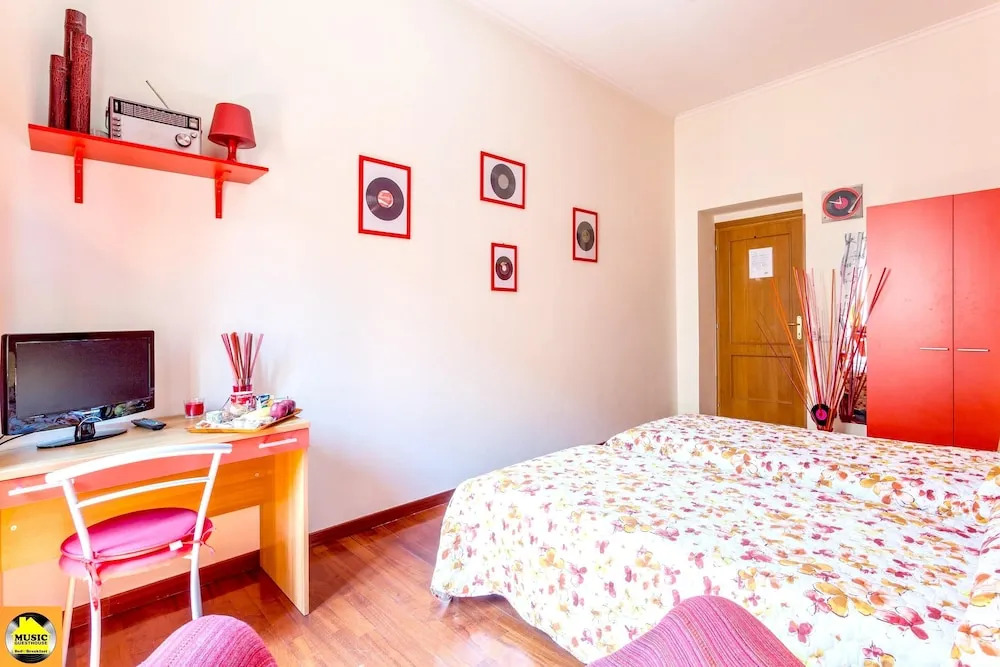 Apartment with 3 Bedrooms in Roma, with Wonderful City View And Wifi - 10 Km From the Beach