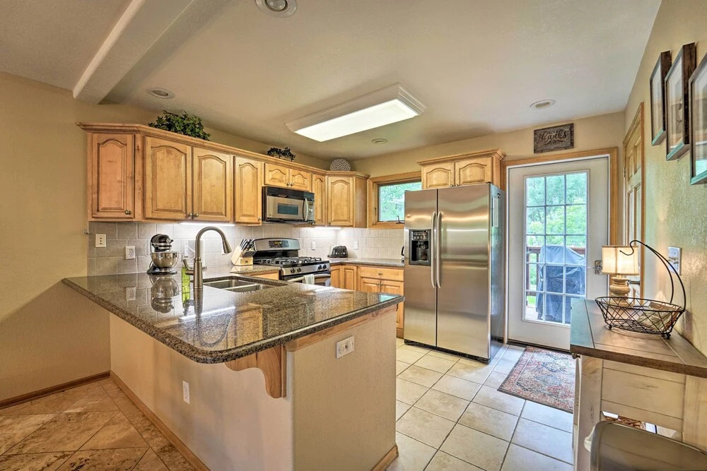 Townhome w/ Mtn Views: 1 Block to Downtown Ouray!