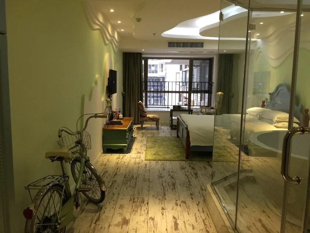 Revolver Theme Design Hotel