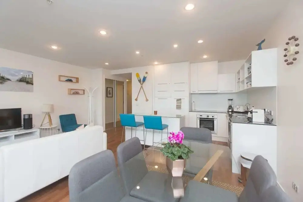 Perfect Location with Harbour Views