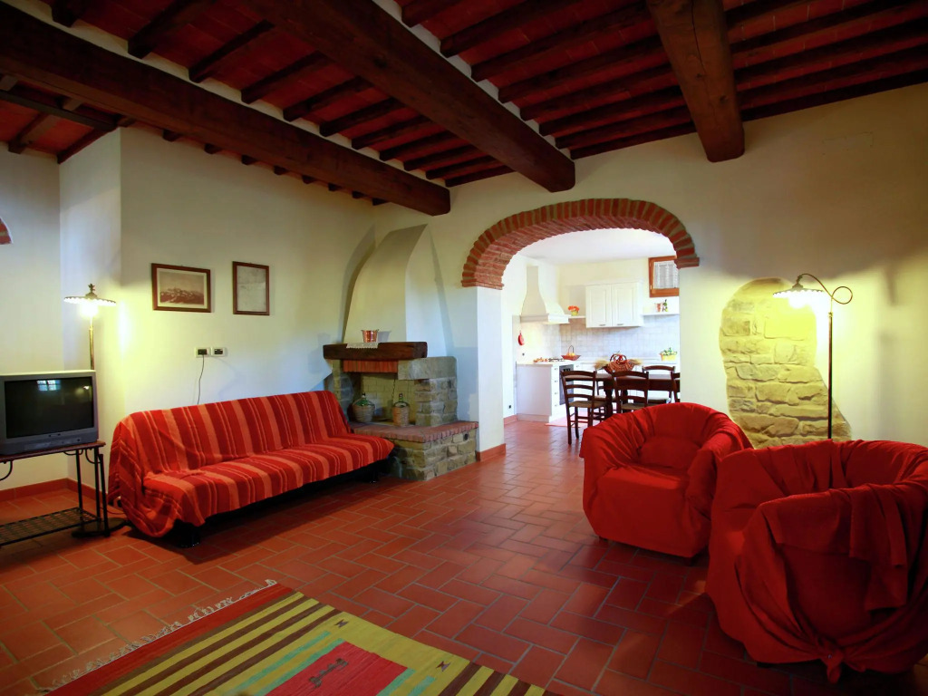 Villa with private swimming pool, spacious garden and magnificent views, 2km away from the town