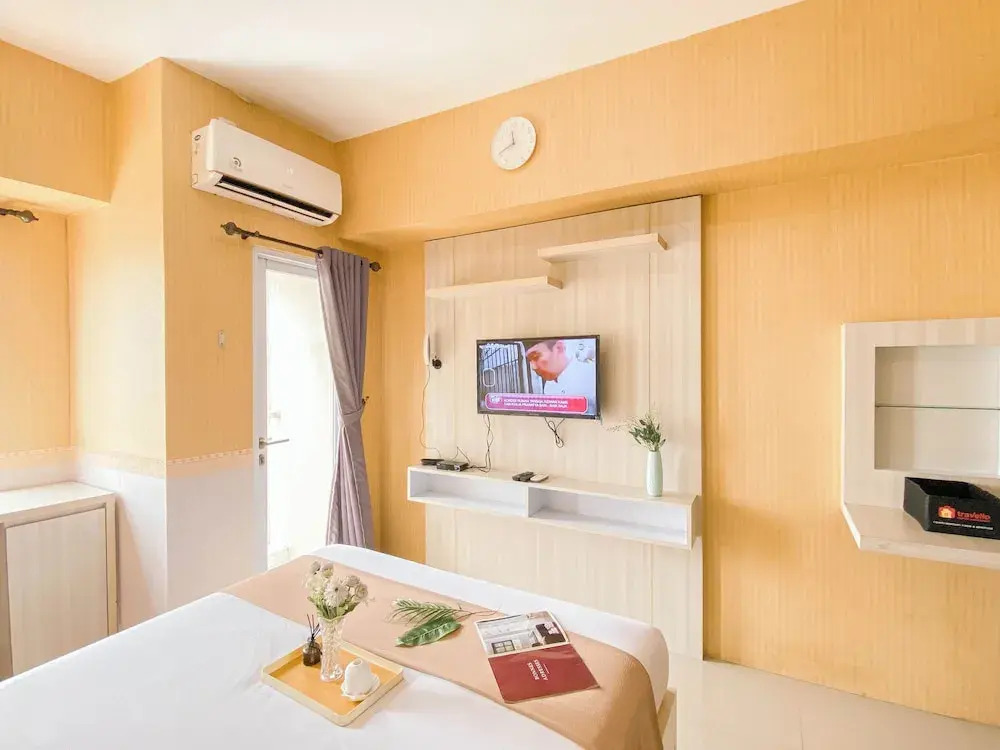 Relaxing Studio at Tamansari Mahogany Karawang Apartment