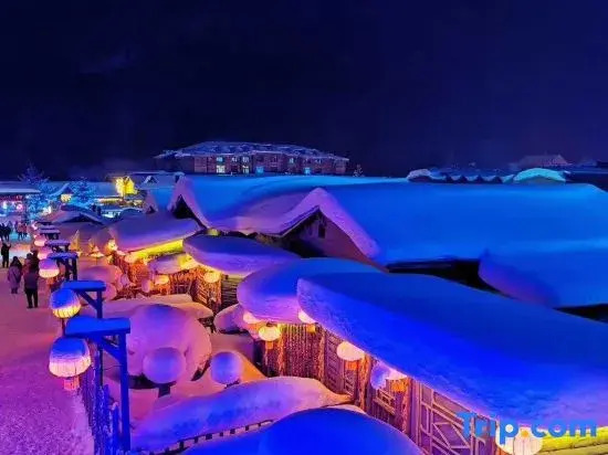 Xuegu Junbao Inn (China Snow Valley Scenic Area)