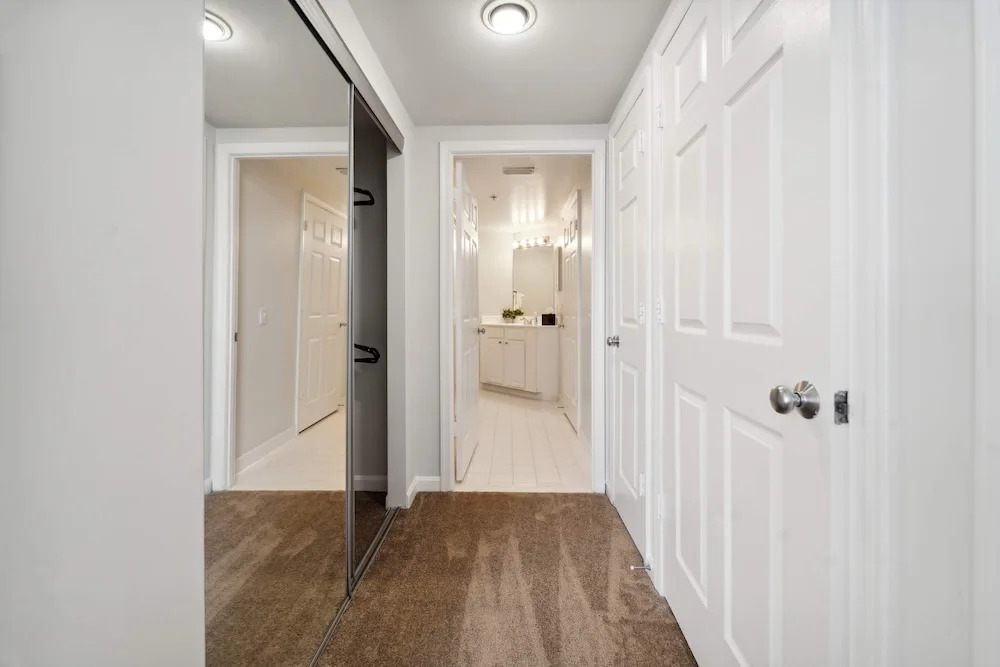 2BR Luxury City Suite With Gym & Pool