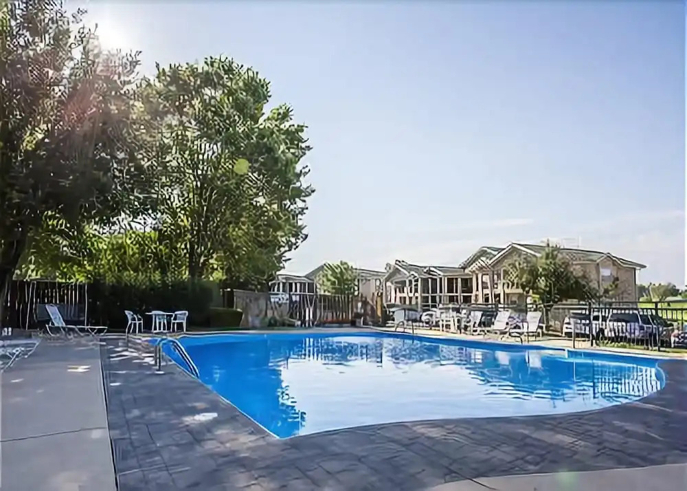 Overlook Grove - 2 Br Condo