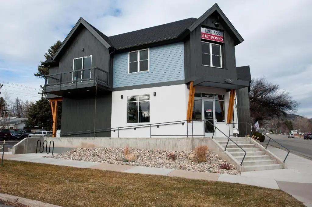 2201 Main Avenue