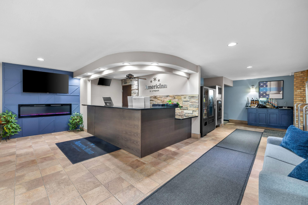 AmericInn by Wyndham Delafield-Waukesha-Milwaukee
