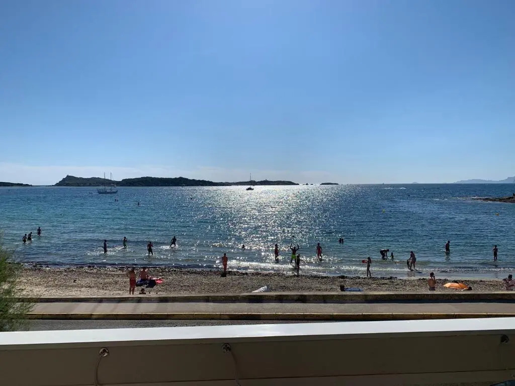 T3 Les pieds dans l'eau, plage du Cros, vue mer