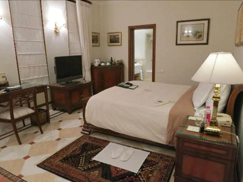 Palette by CheckIn Royal Retreat Delhi Formerly Imperial Villas