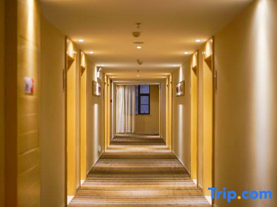 Red Apple Hotel