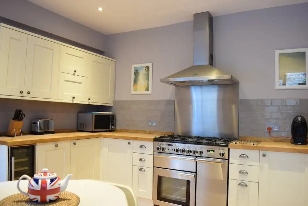 3 Bedroom Apartment Close to Shepherd's Bush