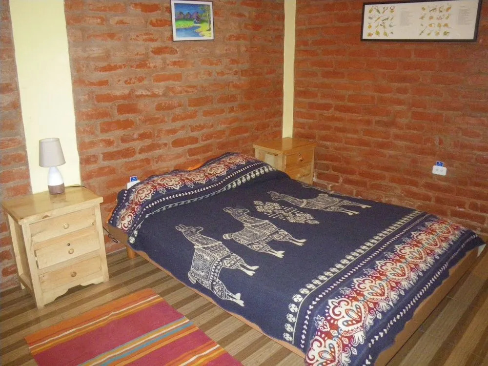 Hostal La Casa Amarilla City