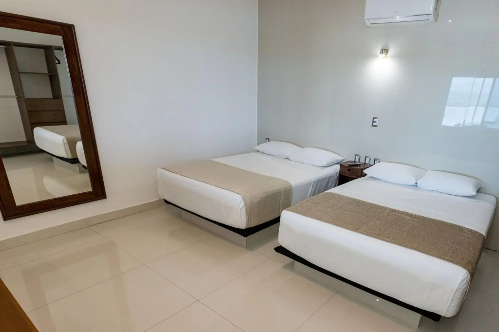 LA LOMA SUITES