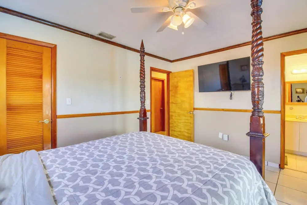 Group-friendly Miami Getaway 2 Mi to FIU
