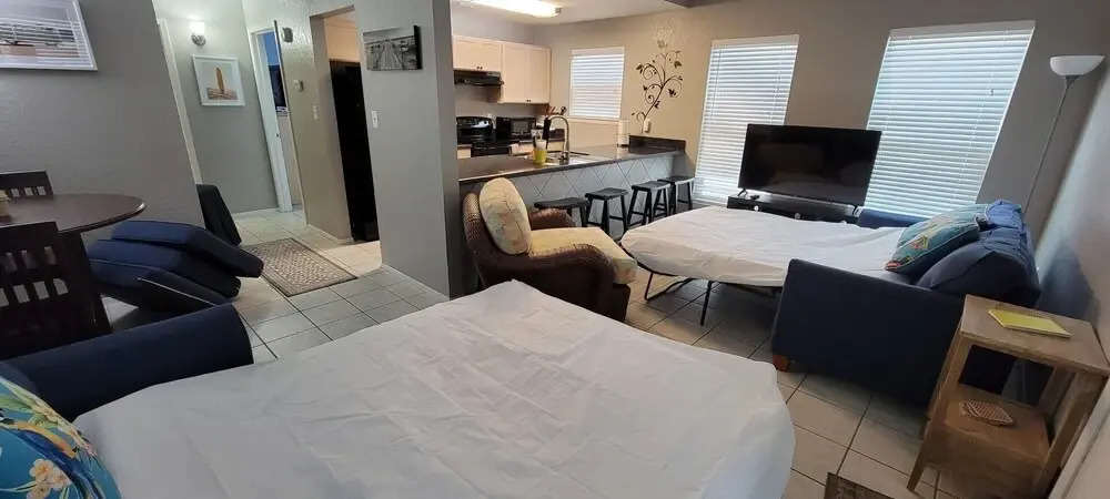 Great Value Sleeps 6 Less than block to Beach 1 Bedroom Home by RedAwning