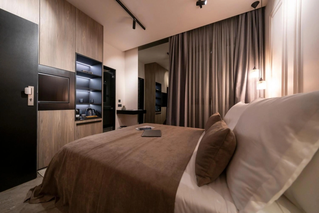 VELVET rooms & more