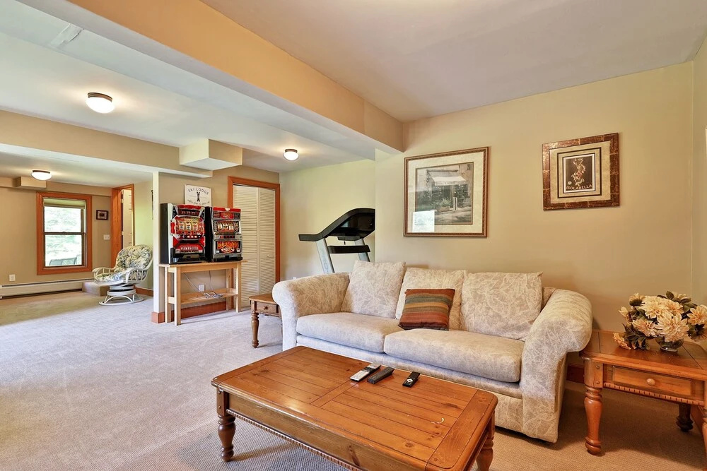 Cortina Mountain Chalet - Outdoor Hot Tub - Close to Pico and Killington Mountains home