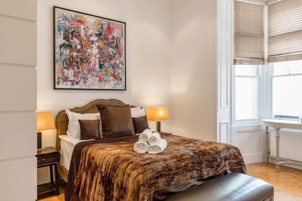 3-bed 3-bath with a private patio in Belgravia
