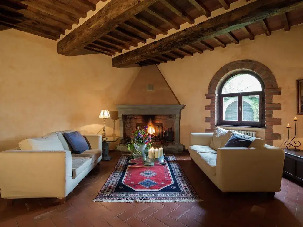 Villa in Cortona With Pool & Hill Views
