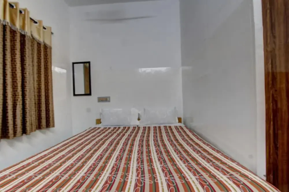 Spot On 40228 New Modern Homestay