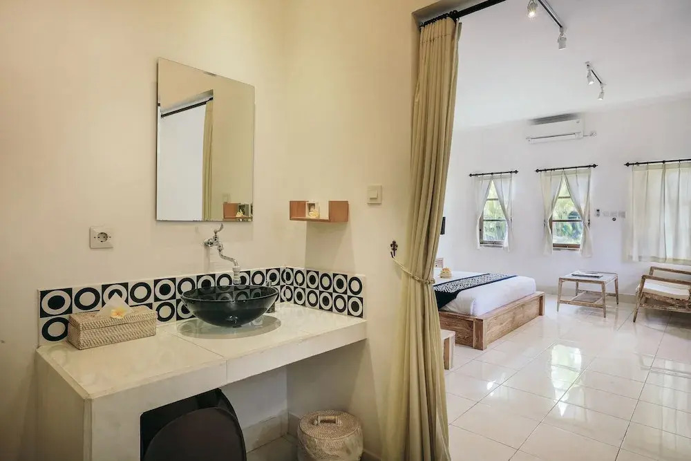 Ubud Glassy Villa by Pramana Villas