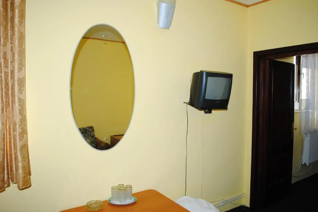 Hotel West