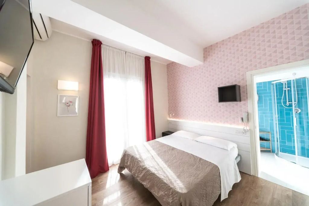 Hotel Kiss