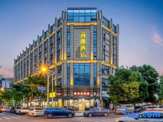 Yiyi Hotel (Chengdu West Railway Station Peifeng Road Subway Station)