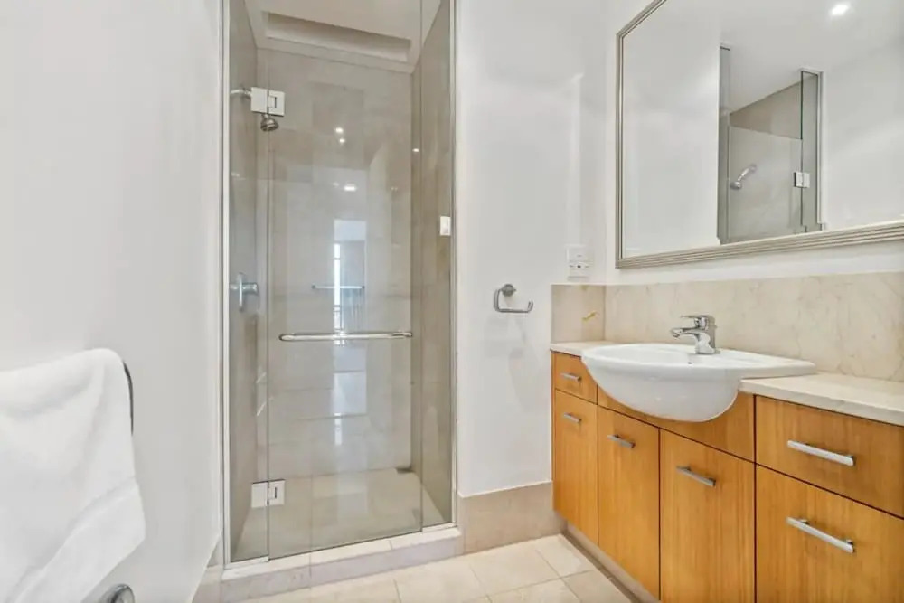 Panoramic Views 2 Bedroom Penthouse Apartment With Carpark