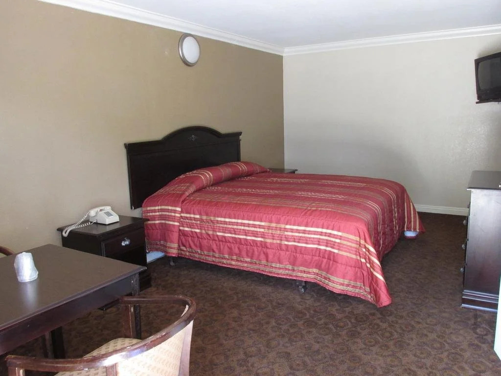 Oak Tree Inn Motel