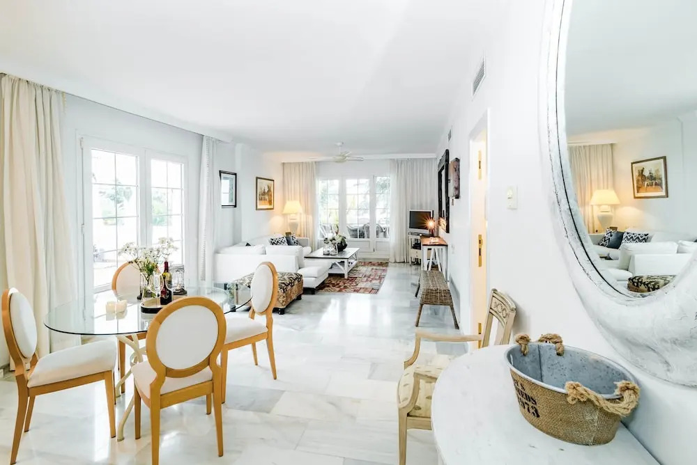 AB2-Wonderful 2 bedroom apt with fantastic views