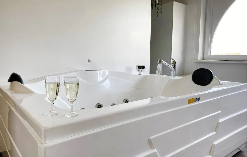 Awesome Home In Diksmuide With Wifi