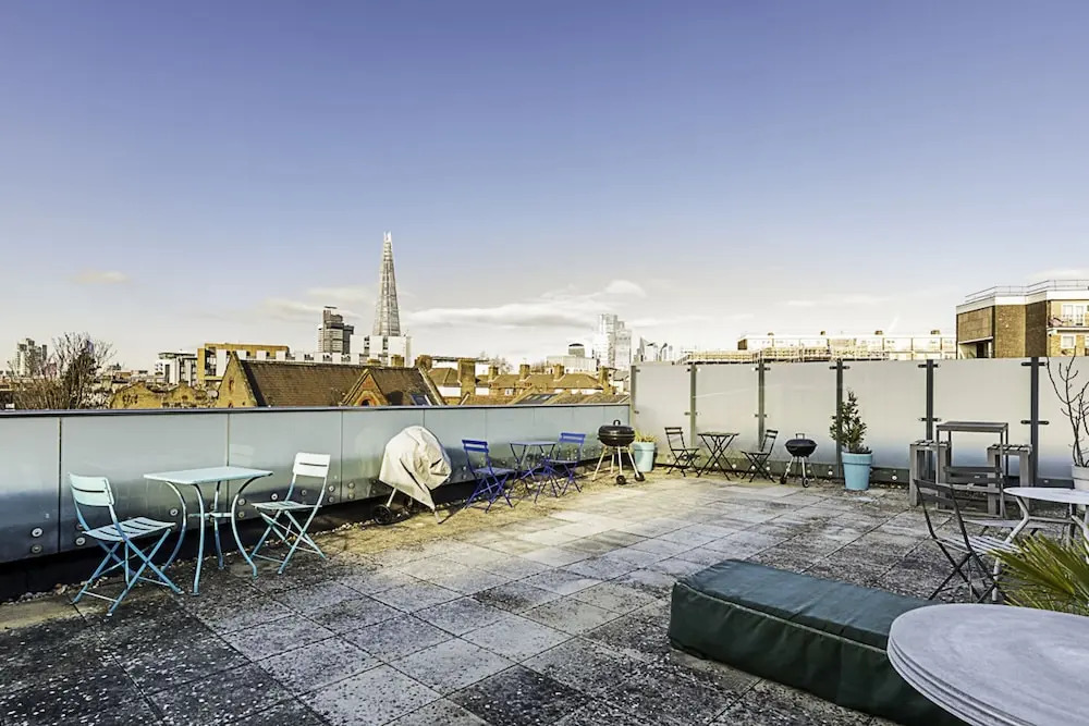 Bermondsey Bliss: Views, Comfort, and City Access!