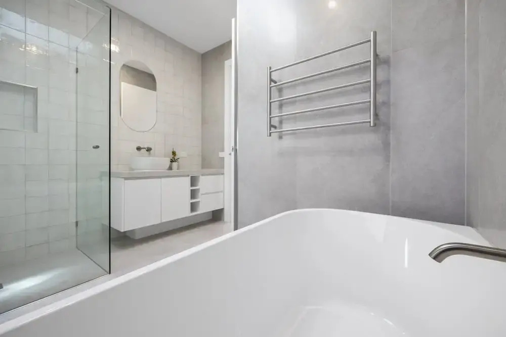 Saltwood Coastal Hamptons Luxe With Pool