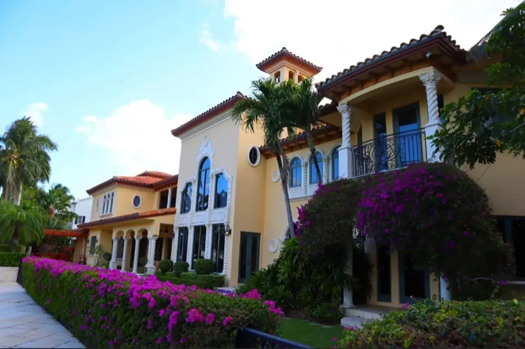Extravagant Golden Mansion 6 Bedrooms 8 Bathrooms in the Finest Las Olas Area