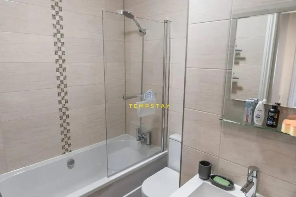 5 Bed/4 Bath At Wembley Stadium & Free Parking