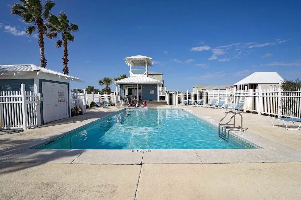 Sand Crab East Beach House 4 Bedrooms 3.5 Bathrooms Home