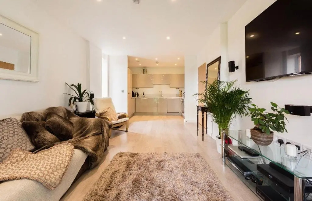 Luxury new apartment, 15mins from Bond St.