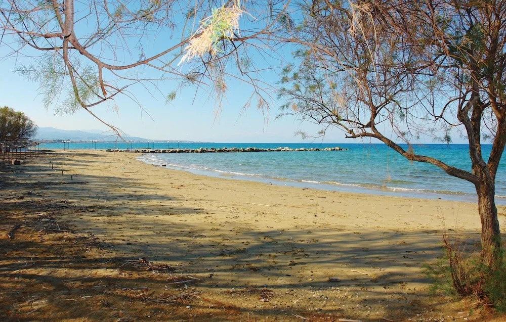 Awesome Home in Kato Assos Peloponne With Wifi and 5 Bedrooms